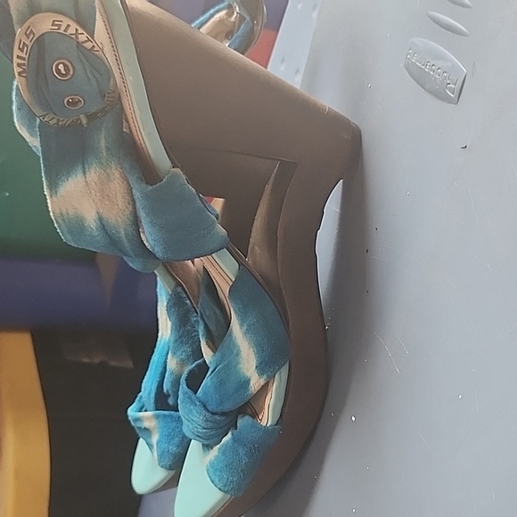 Tye dye heels - Picture 4 of 4